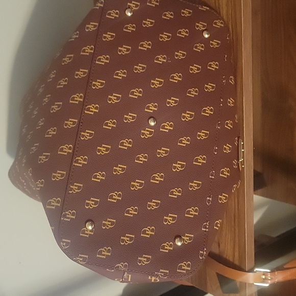 Dooney&Bourke - Picture 7 of 11